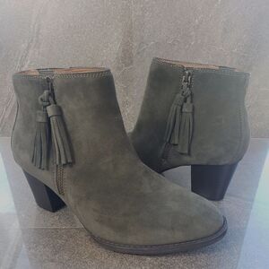Vionic Shoes Women 7.5 Green Madeline Ankle Booties Block Heel Tassle Side Zip